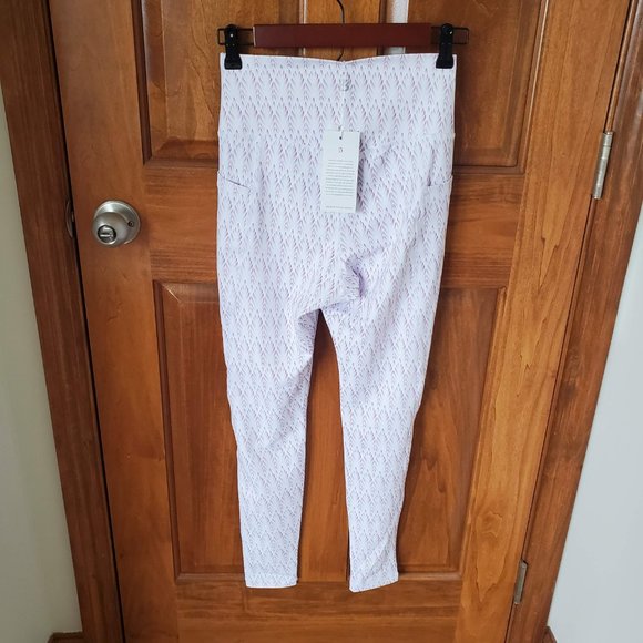 Buff Bunny onyx high rise leggings and crop top in Oasis Print. S top. M bottom. - Picture 13 of 16